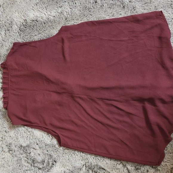 Ann Taylor Burgandy Wine Sleeveless Shell flowy Button Blouse Size M - Picture 5 of 12